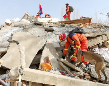 Trung Quốc chạy đua với thời gian để tìm kiếm cứu nạn sau động đất