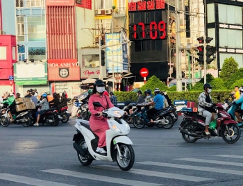 Hà Nội ngày nắng oi, đêm có mưa rào vài nơi