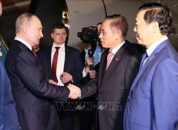 Tổng thống LB Nga Vladimir Putin bắt đầu chuyến thăm cấp Nhà nước tới Việt Nam