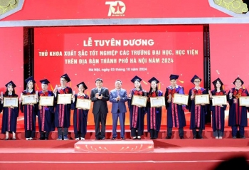 Hà Nội tuyên dương 100 thủ khoa xuất sắc tốt nghiệp các trường đại học, học viện