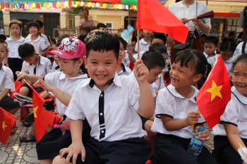 Chuyển giao cho chính quyền cấp xã quản lý các trường THCS, tiểu học, mầm non