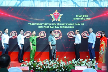 Thủ tướng đề nghị nhân rộng giải pháp lên tàu bay không cần giấy tờ