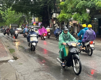 Thời tiết ngày 28/4: Miền Bắc mưa dông, miền Nam nắng nóng