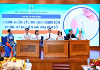 Đẩy mạnh tiêm vaccine cho người lớn, nhất là người có bệnh nền
