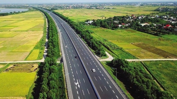Bộ Xây dựng: Quyết liệt đổi mới, mục tiêu 5.000 km cao tốc và 1 triệu căn nhà ở xã hội vào năm 2030