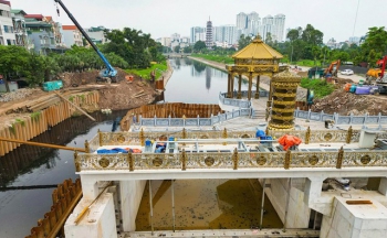 Gấp rút hoàn thiện hệ thống dẫn nước hồi sinh sông Tô Lịch trước Quốc khánh 2/9