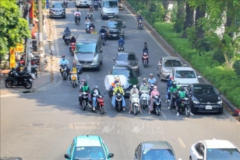 Bắc - Nam Bộ ngày nắng, mưa chỉ còn xuất hiện về chiều tối