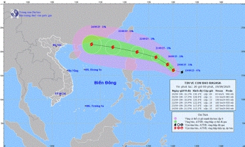Bão RAGASA rất mạnh, tăng cấp nhanh hướng vào Biển Đông