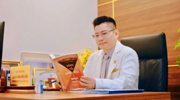 NGƯỜI THẦY ÁO BLOUSE TRẮNG: HAI SỨ MỆNH, MỘT TRÁI TIM