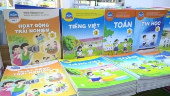 Không để học sinh vùng lũ thiếu sách giáo khoa khi trở lại trường