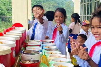 Hỗ trợ bữa ăn trưa cho học sinh tiểu học, THCS ở các xã biên giới