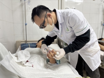 Cấp cứu liên tiếp 6 ca đa chấn thương do pháo nổ ngay tuần đầu tiên năm 2026