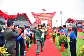 Nô nức Ngày hội tòng quân-Tự tin tiếp bước cha anh