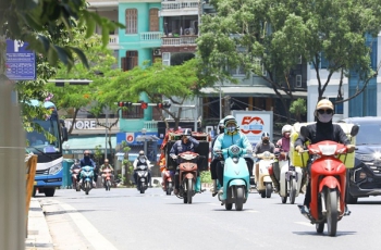 Nắng nóng tăng trong cả nước, chiều tối có mưa Đông bộ