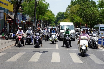 Đông Bắc Bộ mưa chiều tối, Trung Bộ nắng nóng đặc biệt gay gắt