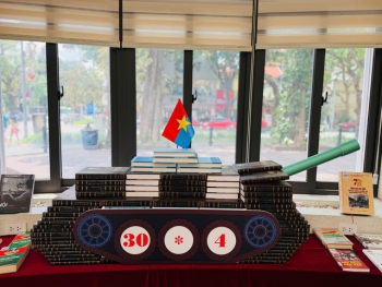 Trưng bày hơn 300 tài liệu sách, báo 'Việt Nam – Vang mãi những chiến công'