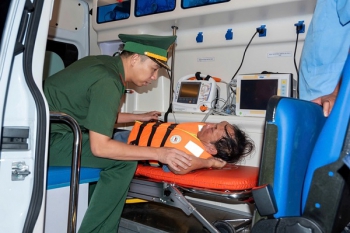 11 người trên tàu gặp nạn ở vùng biển Bạch Long Vĩ được chăm sóc y tế