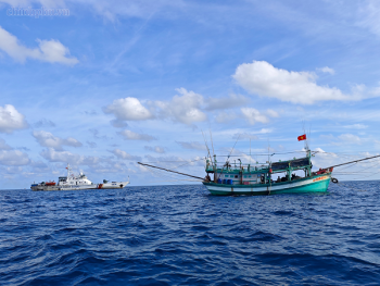 Chung sức gỡ 'thẻ vàng' IUU, giữ bình yên trên biển