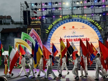 Lễ hội đường phố 'Sắc màu năm châu': Nơi sắc màu văn hóa đa quốc gia hội tụ