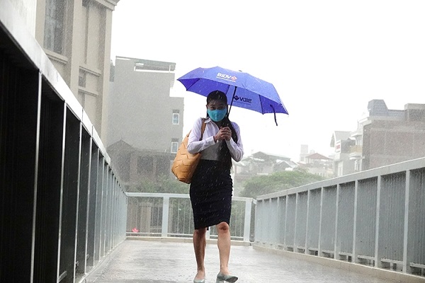 Không khí lạnh gây mưa dông diện rộng, Bắc Bộ trời chuyển mát